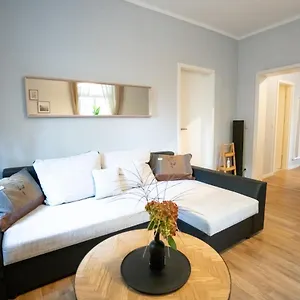 Toni Charming Im Idyllischem Villenviertel Mit Netflix Apartment
